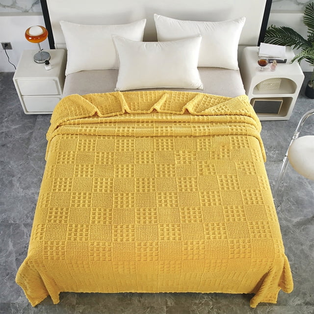 Soft Fleece Throw Blanket for Couch & Bed – Breathable Fuzzy Blanket for All Seasons, Home & Office