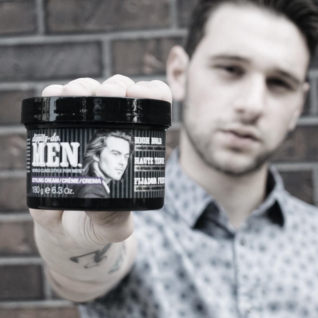 dippity-do MEN Crème coiffante Nourrissante et fortifiante pour cheveux épais et bouclés, enrichie d’ingrédients naturels comme l’huile de coco, l’aloès, afin de garder le contrôle sur l’humidité et m