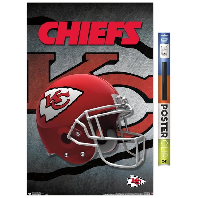 NFL Kansas City Chiefs - Affiche Murale de Casque 16, 22,375 Po x 34 Po Présentant un Profil Latéral d'Un Casque de football des Kansas City Chiefs Rouge avec un Masque Blanc et le logo Rouge et Blanc à Pointe de Flèche de l'Équipe, sur Fond Gris Texturé avec un Grand logo des Chiefs et un Texte « Chiefs » Rouge Audacieux, Imprimé sur du Papier d'Affiche Lustré Idéal pour la Déco de Chambre de fan de sports.