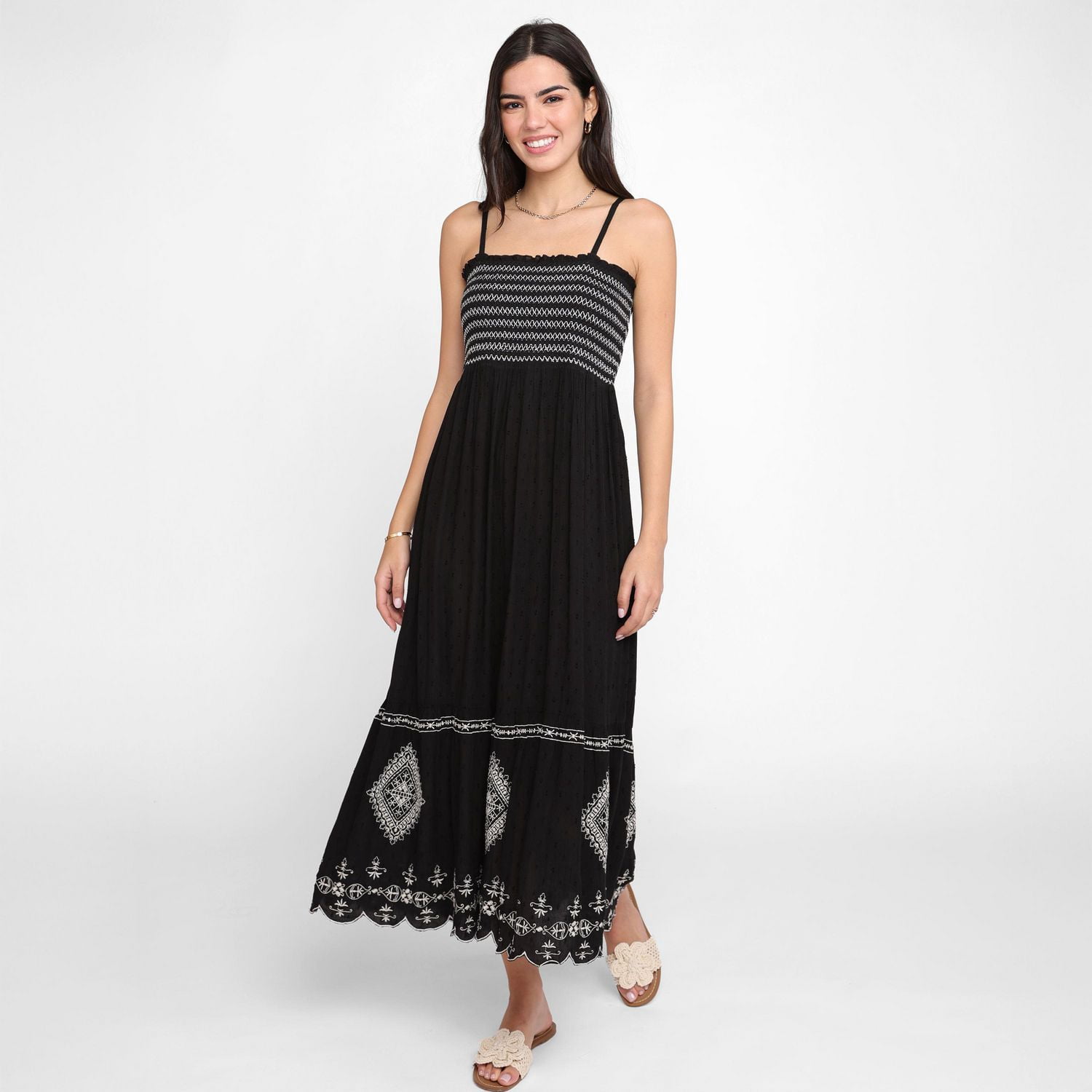 Devoted, Robe longue brodée