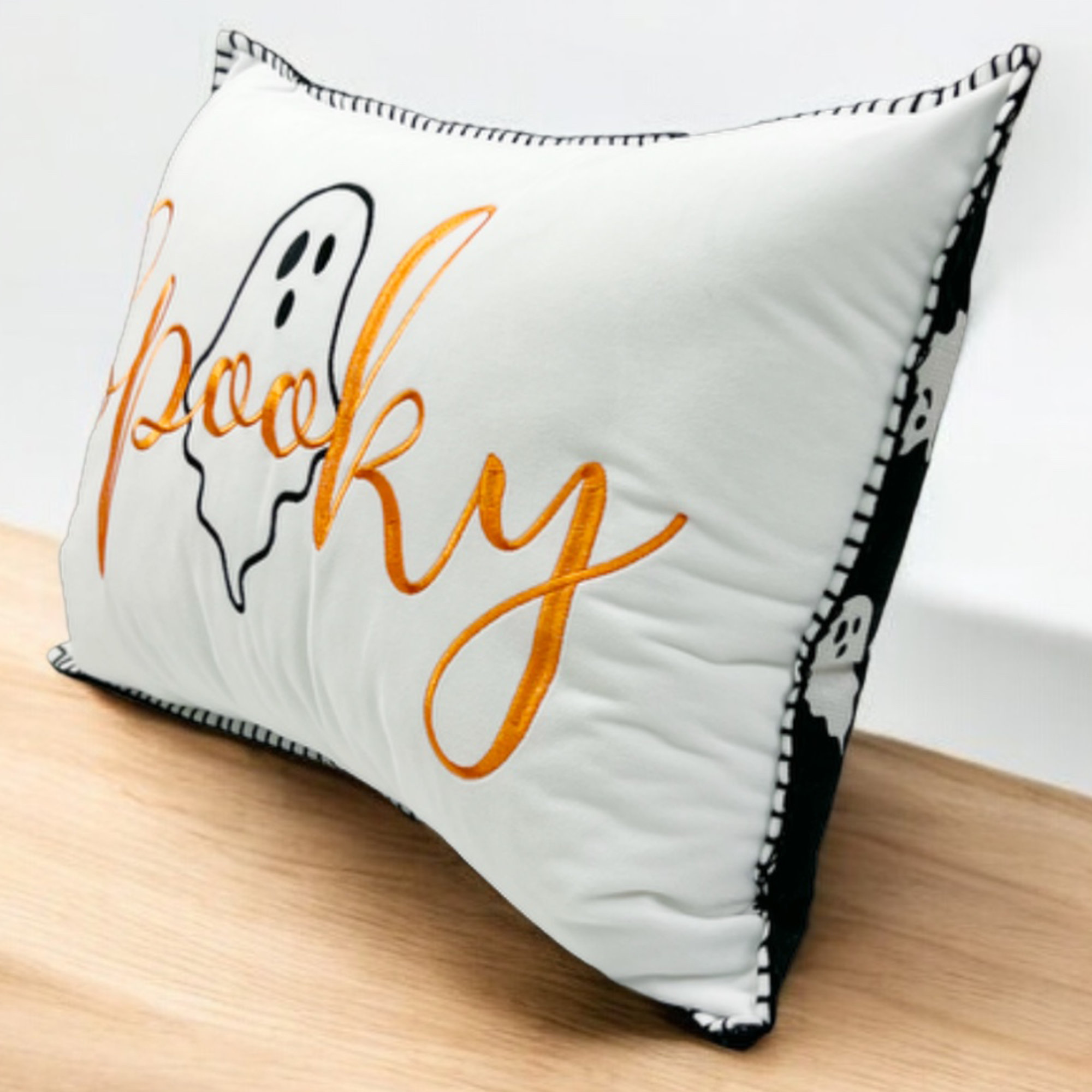Way to Celebrate! Coussin décoratif fantôme effrayant.