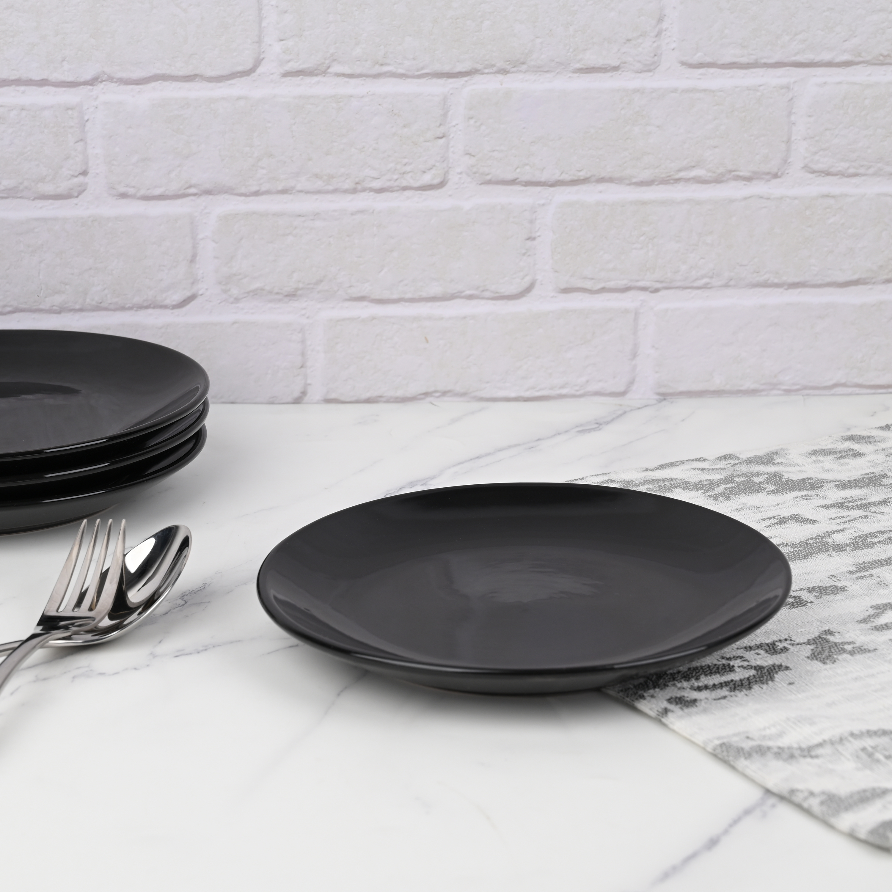 Assiette à salade unie Mainstays, noir brillant