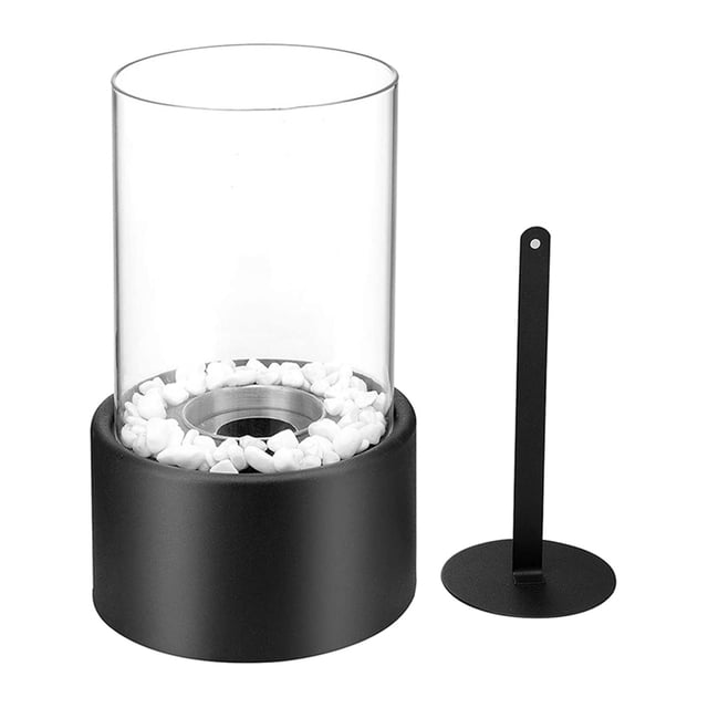 veasfak Petit Foyer de Table Noir Coupe-Vent à Alcool Mini Foyer Foyer Bio pour Patio Balcon Maison Jardin Intérieur Vue Centrée Orientée vers l'Avant d'Un Foyer Bio Cylindrique compact avec une base en Métal Noir Mat et un Cylindre en Verre Clair Contenant une Flamme Contrôlée; Unité de Table portable de 6,3 Po x 11,02 Po Convenant comme Pièce Maîtresse d'Ambiance pour Patio, Balcon Ou Usage Intérieur et Souvent Utilisée pour Ajouter un Éclairage d'Ambiance sur les Petites tables à Manger.