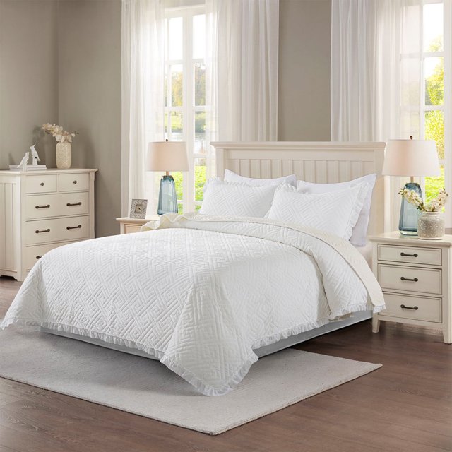JML Velvet Quilt Set King Size 3 Pieces, Soft Velvet Diamond Pattern Bedspread Coverlet Quilted Bedding Set, with 2 Pillow Shams,White