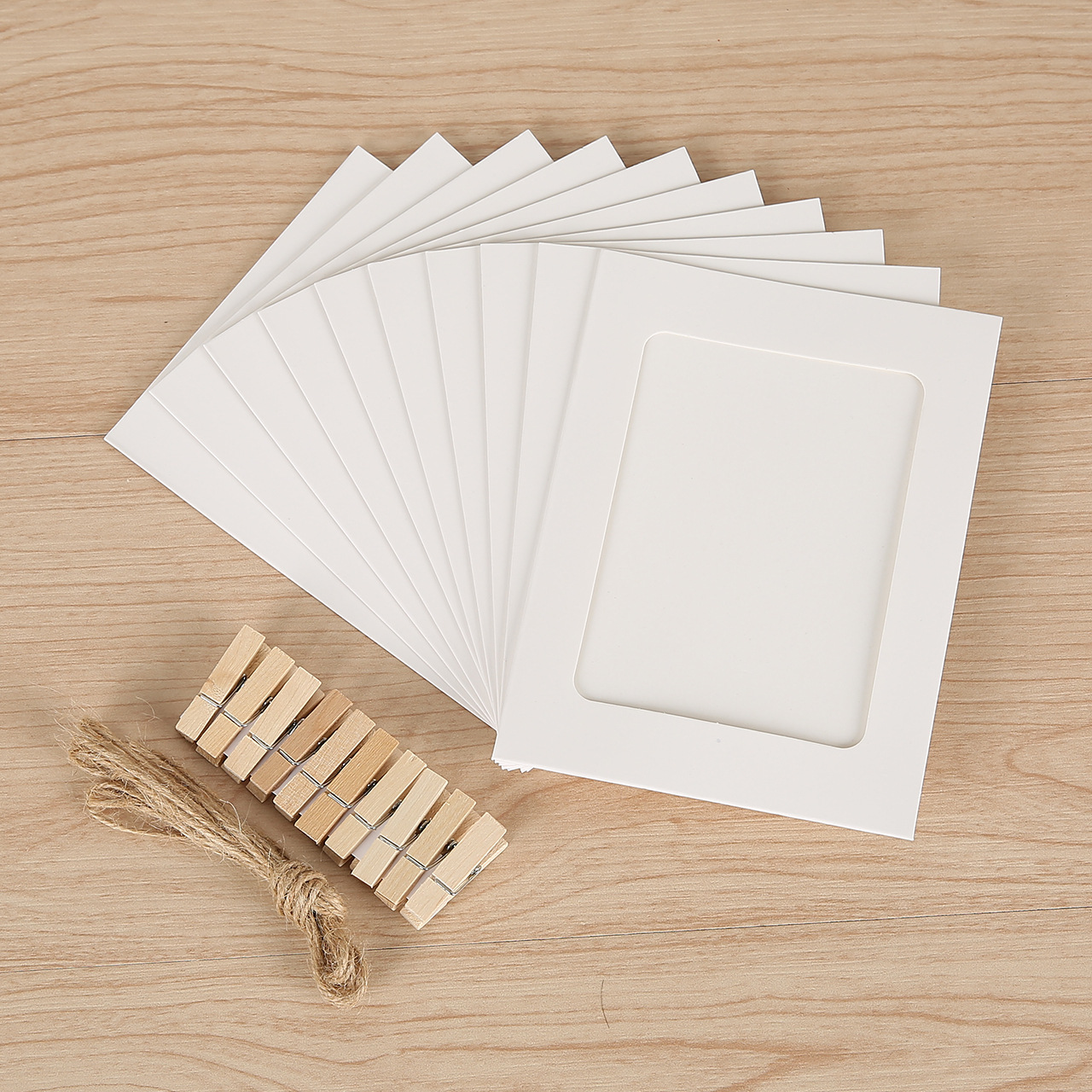 3 set Paper Picture Photo Frame, for 4x6in Photo, Kraft Photo Frames 30 Clothespins with 3 Ropes for Home Wall Decor, School and Office Decor