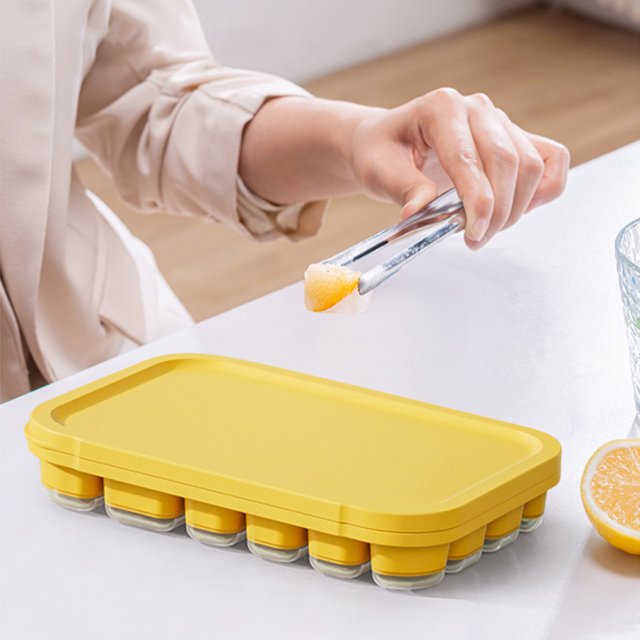 Ice Cube Tray,Silicone Ice Cube Trays for Freezer,22 Cavity Ice Trays for Freezer,Ice Tray with Spill-Resistant Removable Lid,Stackable Flexible Silicone Stackable Ice Tray for Cocktail,Whiskey