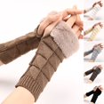 thumbnail image 2 of 1 Paire de Gants pour Femmes Motif Triangle Demi-Bras Gants Automne Hiver Tricot Extensible Sans Doigts pour Extérieur, 2 of 10