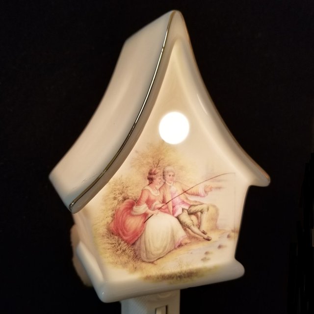 Veilleuse de pêche en forme de couple victorien en forme de cabane à oiseaux