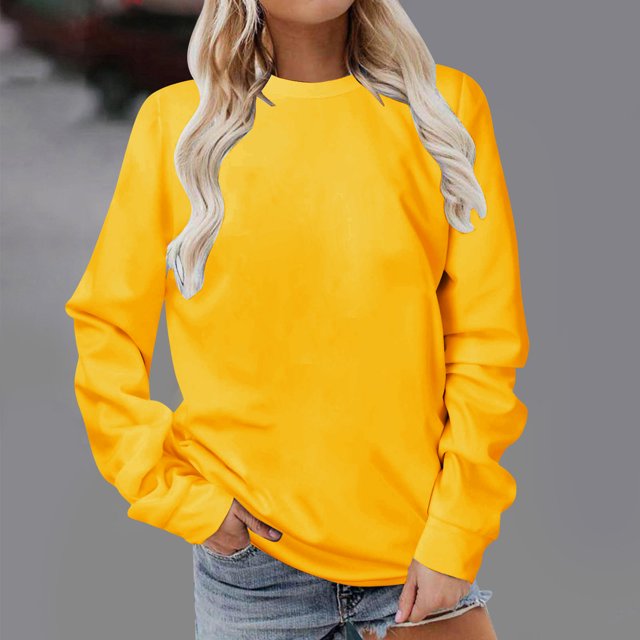 Yievot Chandail Décontracté à Manches Longues pour Femmes de Couleur Jaune Unie avec Encolure Ronde et Encolure Ras du Cou. Ce Haut Tunique, Fabriqué en polyester durable, Est Idéal pour les Hauts pour Femmes au Printemps, à l'Automne et en Hiver. Assorti à des shorts en denim, Il Offre une Coupe Ample pour le Quotidien Ou les Sorties Décontractées.