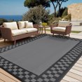 thumbnail image 1 of Tapis Extérieur Réversible – Grande Paille Plastique Imperméable – Résistant aux UV – Tapis de Patio à Médaillon – Terrasse, Véranda, Jardin, Camping et VR - Noir et Gris, 9x12 Pi, Norme É.-U., 1 of 7