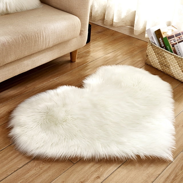 1 Pc Heart Shaped Rugs for Bedroom,Fluffy Faux Fur Rugs,Small Size for Room Decor Sofa Floor,15 X 19 Inch,White