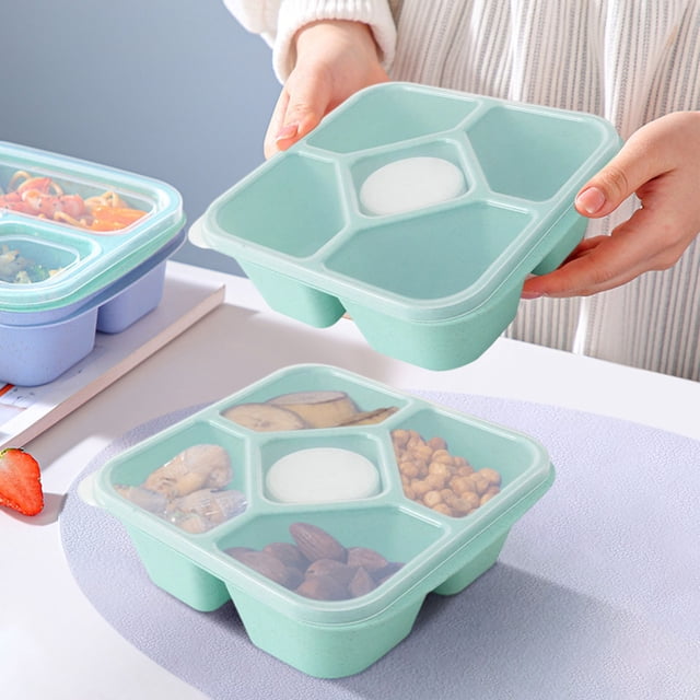 Aqestyerly Bento Snack Container with 5 compartments, made of light green straw plastic with a clear tabbed lid. This reusable food storage container is microwave safe, dishwasher safe, and freezer safe. Designed for portion control, it is ideal for meal prep, school lunches, or travel. The compact design allows for easy stacking and storage, making it suitable for kids and adults.