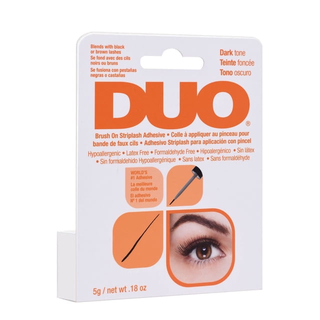 DUO Brush-On Bande Adhésive pour Cils, Emballage Ton Foncé avec Grand logo DUO orange, Comprenant une Colle pour Cils Hypoallergénique, Sans Latex, Sans Formaldéhyde pour Faux Cils, Applicateur Pinceau Montrant et Gros Plan d'Un Oeil avec des Cils Bruns, Poids net 5 g (0,18 oz).