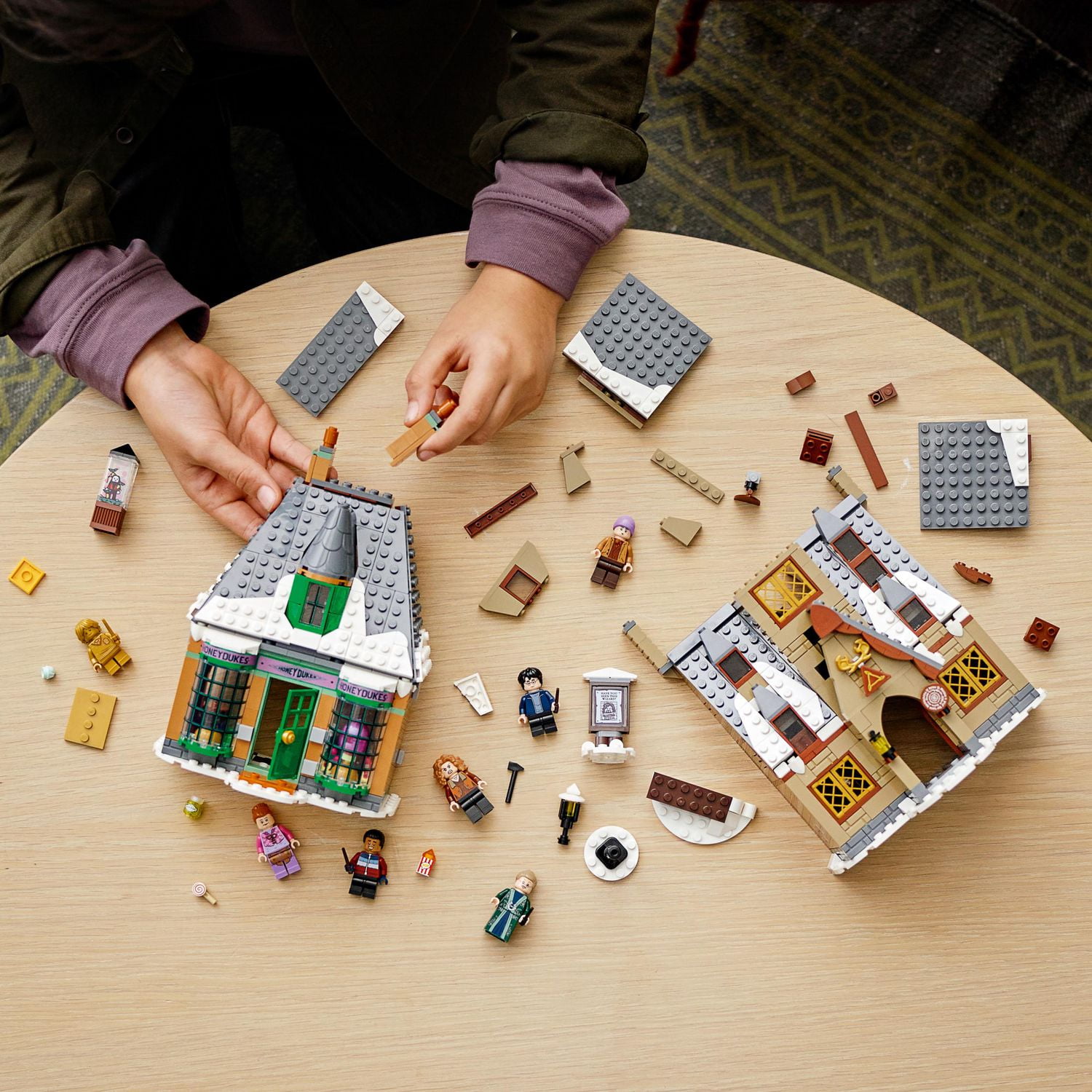 LEGO Harry Potter La visite du village de Pré-au-Lard 76388, Ensemble de construction (851 pièces)