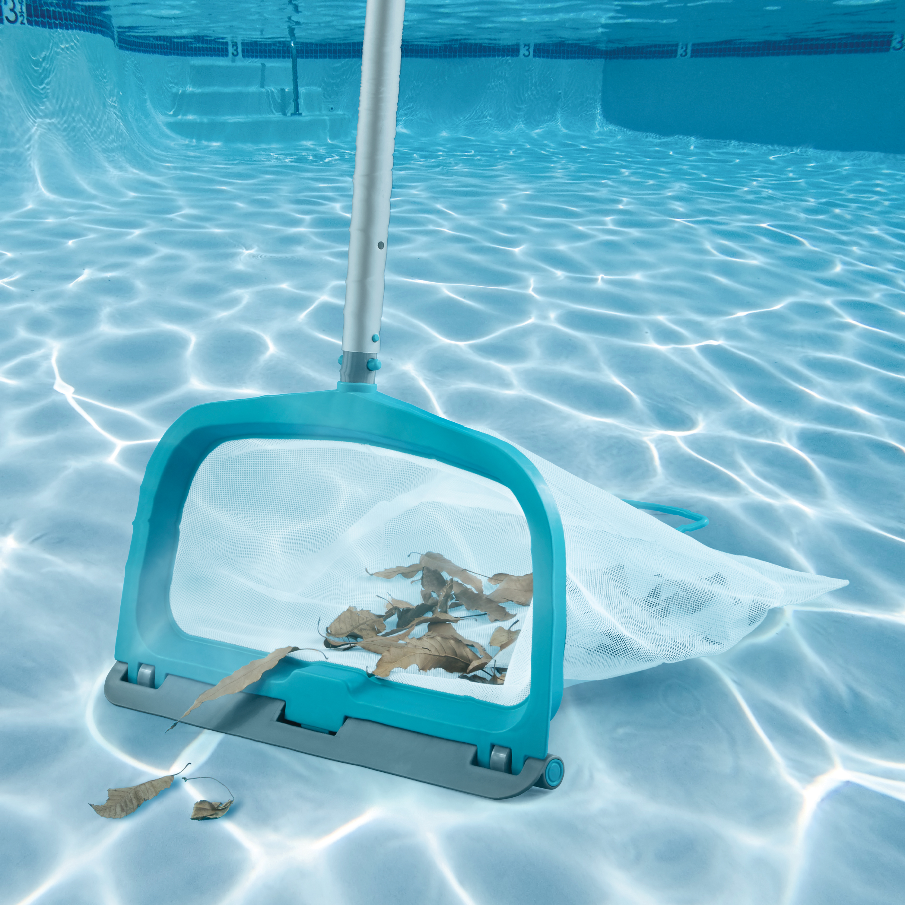 Ramasse'feuilles de piscine renforcé Mainstays sur roues - 55,4 cm x 4,4 cm x 44,5 cm