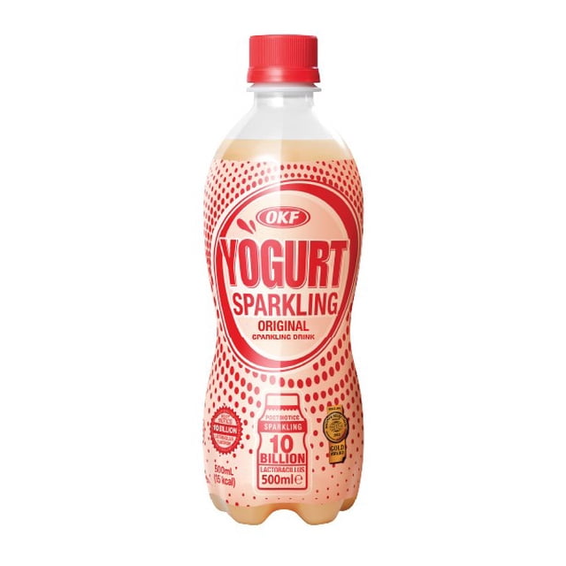 OKF Boisson Pétillante au Yogourt Saveur Originale Bouteille de 500 ml avec Bouchon Rouge et Étiquette Rose Présentant un Texte Rouge Audacieux, Mettant en Valeur du Yogourt Postbiotique Riche et de l'Eau Pétillante avec 10 Milliards de Bactéries Lactiques, Boisson Sans gluten et Sans Agents de Conservation de la Corée du Sud, Idéale pour Rafraîchir Ou Réconforter.
