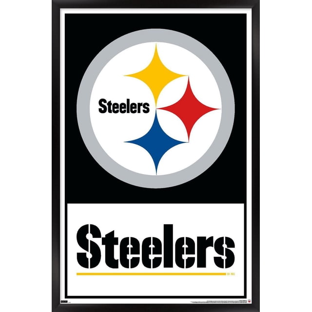 NFL Pittsburgh Steelers - Affiche Murale Logo 21, 22,375 Po x 34 Po Encadrée avec un Logo Pittsburgh Steelers Centré Mettant en Vedette des Hypocycloïdes Jaunes, Rouges et Bleus à l'Intérieur d'Un Cercle Blanc avec Bordure Grise sur Fond Noir, et du Texte Noir Audacieux « Stelers » au Pochoir Ci-Dessous sur Panneau Blanc avec Soulignement Jaune, Convenant à la Déco Murale à Thème Sportif.