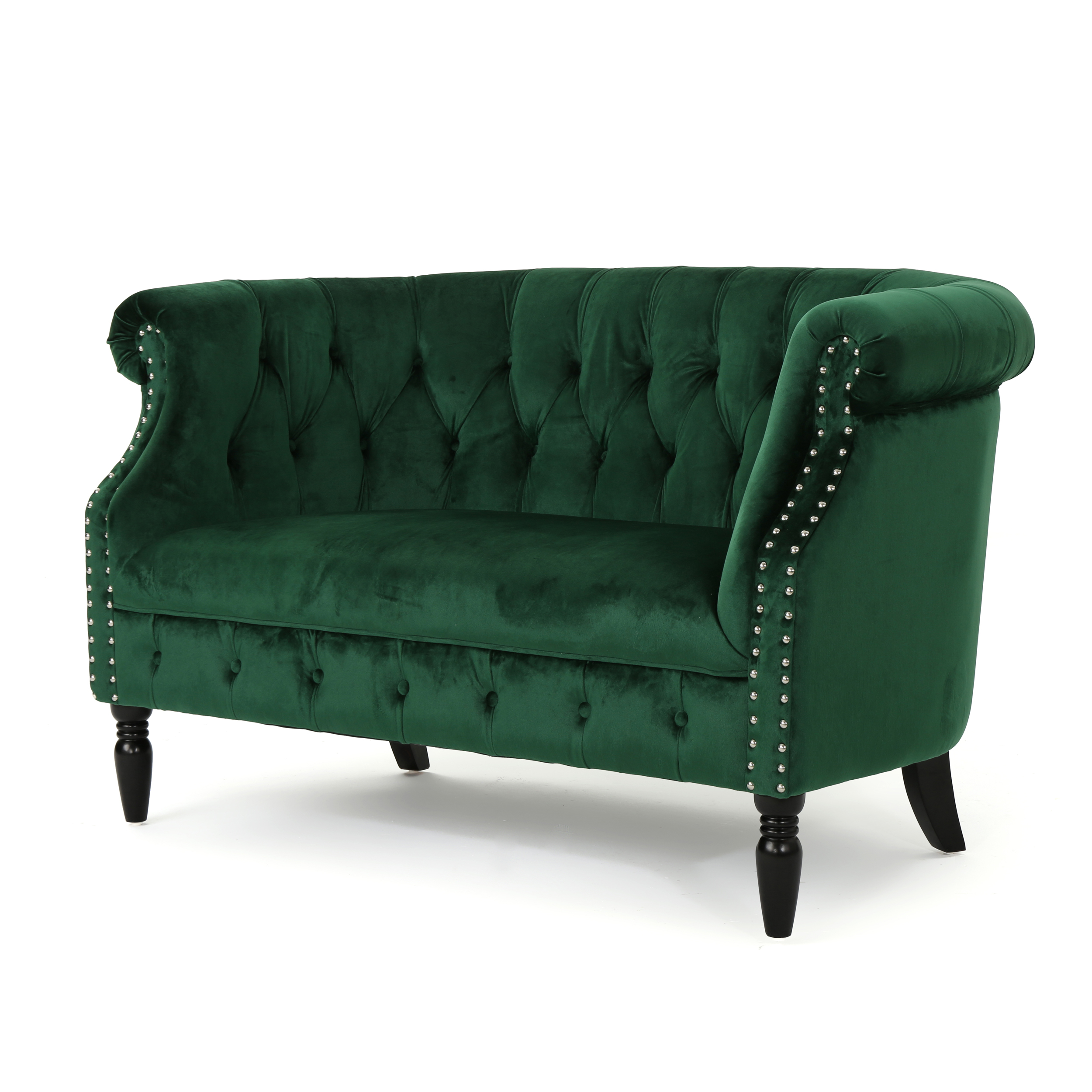 Canapé noble deux places en velours à accoudoirs arrondis, capitonnage en losanges et garniture cloutée argentée, couleur émeraude