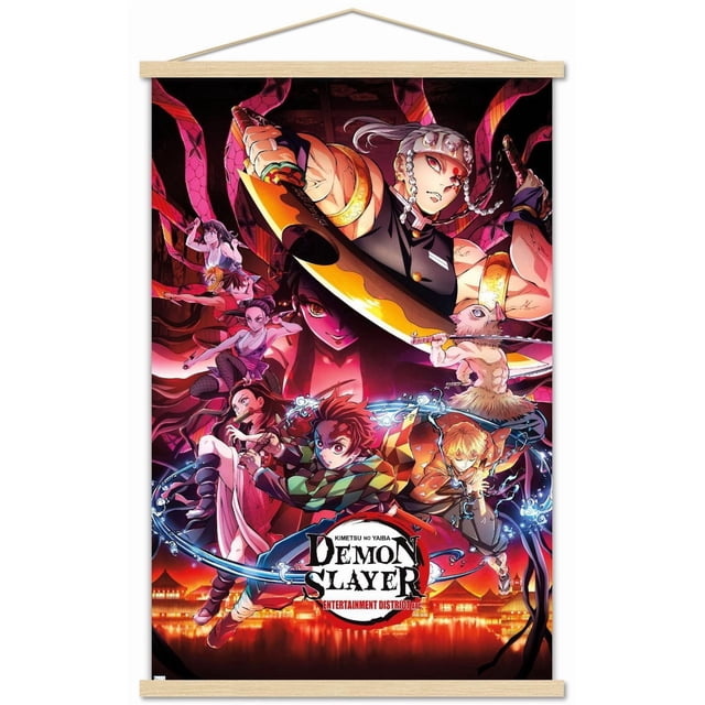 Demon Slayer - Affiche Murale Key Visual 1, 22,375 Po x 34 Po Représentant des Personnages d'Anime en poses d'Action Dynamiques avec des costumes et des Armes Détaillés, Entourés d'Effets d'Eau Tourbillonnants et de Flammes, sur un Fond Rouge-Orange Lumineux avec des Bâtiments Japonais Traditionnels, Mettant en Vedette le logo en Arc du Quartier de Divertissement de Demon Slayer.