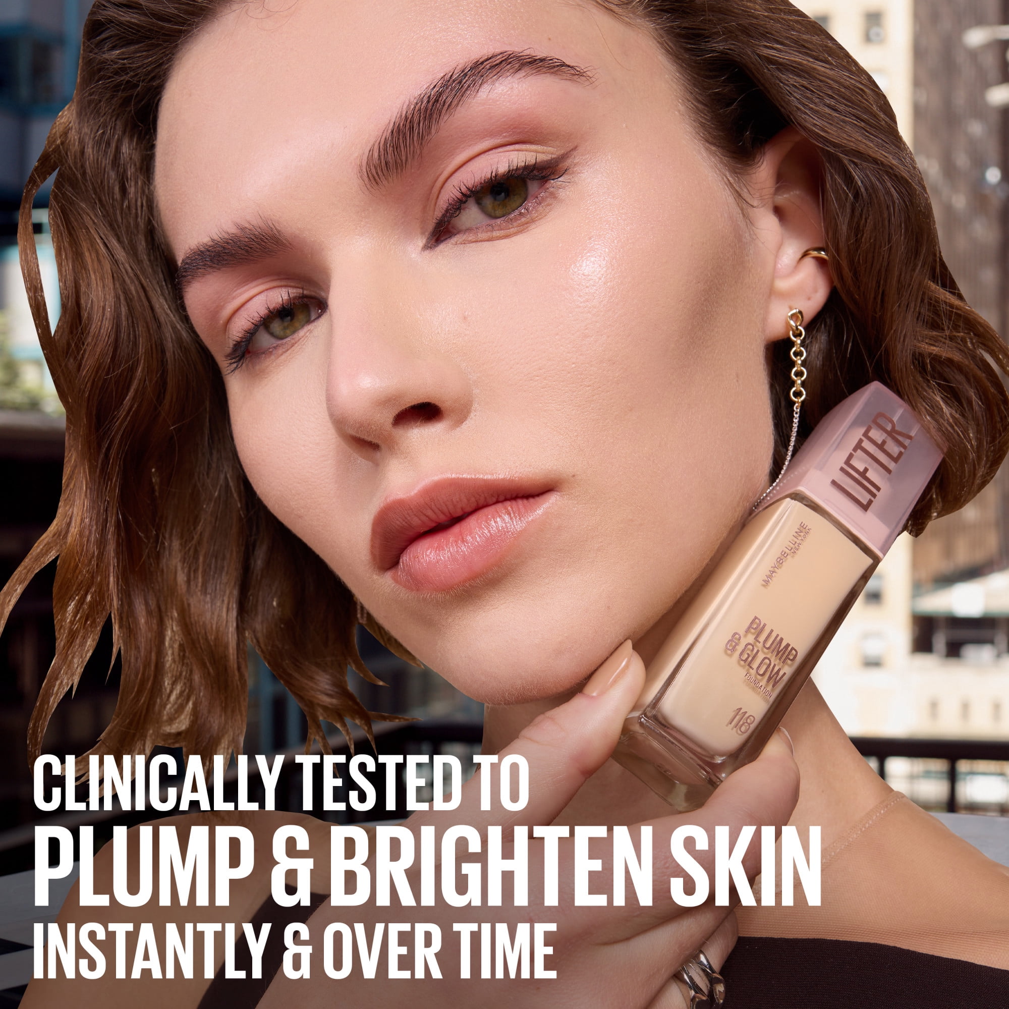 Maybelline New York Lifter Plump & Glow Fond de Teint Soin pour la Peau, Fini Lumineux