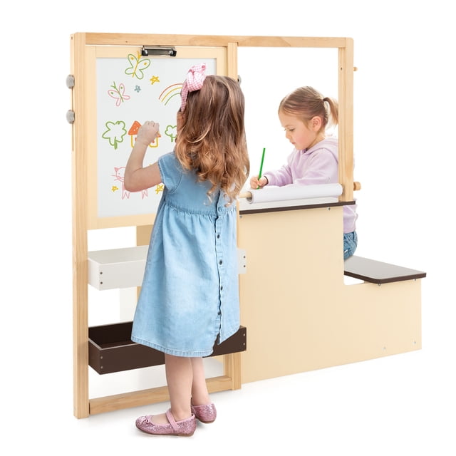 Patiojoy Ensemble Chevalet d'Art pour Enfants & Table & Banc, Centre d'Art Multifonction, Bureau de Couleur Café, avec un Chevalet Réglable Double Face avec Tableau Noir et Tableau Blanc Magnétique. l'Ensemble Comprend une Table, un Banc et un Grand Rangement avec Tablettes et Plateaux. Deux Enfants Sont Présentés Utilisant le Centre d'Art, l'Un Dessinant sur le Chevalet et l'Autre Assis au Bureau. des Accessoires comme un Rouleau de Papier, des Marqueurs, des Craies et des Tasses de Peinture Sont Inclus, le Rendant Idéal pour les Activités Créatives