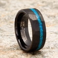thumbnail image 3 of Bague pour Homme en Carbure de Tungstène avec Opale Concassée, Dôme, Alliance, Incrustation Noire Simulée 8 mm, 3 of 4