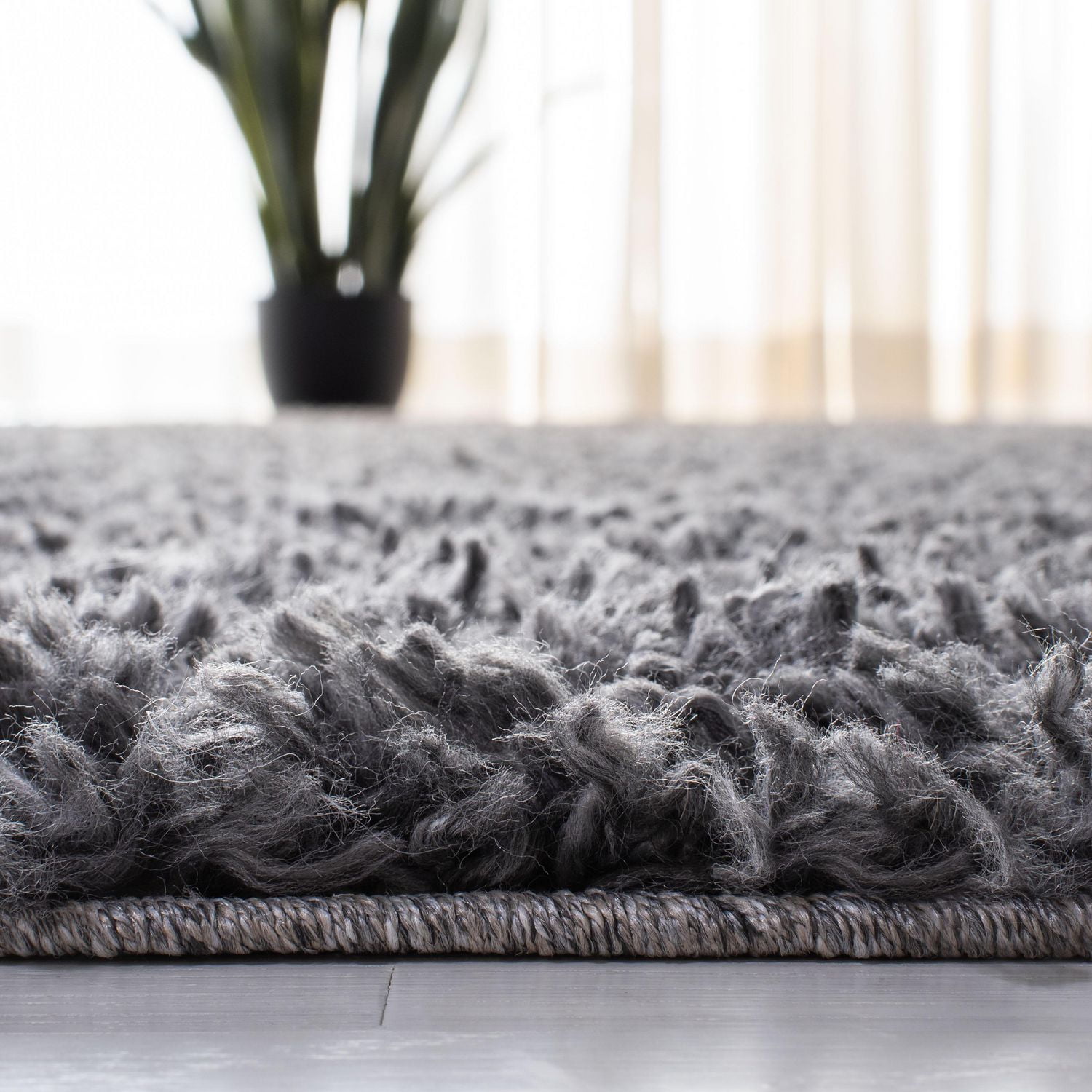 Safavieh August Sophia Solid Plush Shag Area Rug