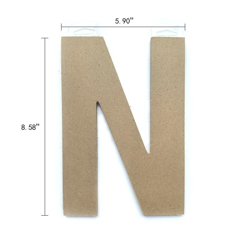 Lettre N en bois du décor Lerman