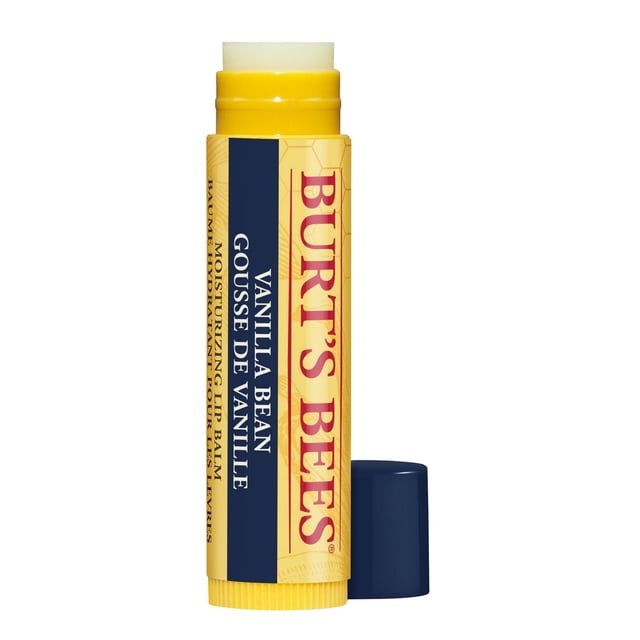 Burt's Bees Baume à Lèvres Hydratant 100 % Naturel à Saveur de Gousse de Vanille, Présenté en tube Jaune à Ressort avec le Capuchon Bleu Marine Enlevé, Mettant en Vedette le Nom de la Marque et les Détails du Produit. Ce Baume à Lèvres Naturel Hydrate et Revitalise les Lèvres, Idéal pour les Soins Quotidiens des Lèvres et Facile à Transporter dans un Sac à Main Ou une Poche.