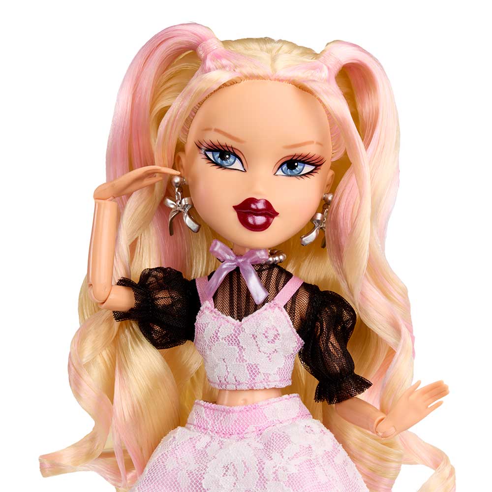Bratz Stylin’ Birthdayz Cloe Fashion Doll with Customizable T-Shirt for You and Accessories