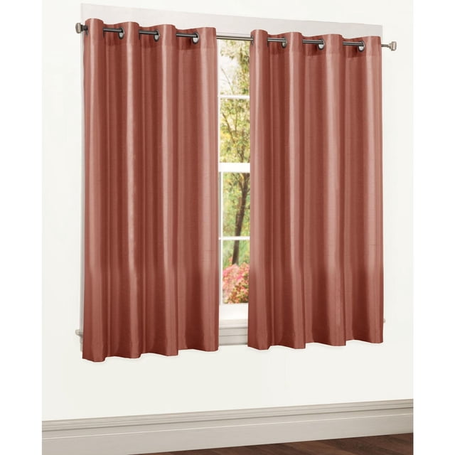 Mainstays Panneau de Fenêtre à Oeillets en Faux Soie Couleur Rouille, Présenté comme Deux Panneaux Semi-Transparents avec un Lustre Subtil et des Anneaux à Oeillets en Métal sur une Tringle à Rideaux, Encadrant une Fenêtre avec Feuillage Extérieur Vert et Rose, Chaque Panneau 54 Pouces de Large, Facile à Installer et Lavable à la machine, Idéal pour Rafraîchir la Déco de la Pièce.