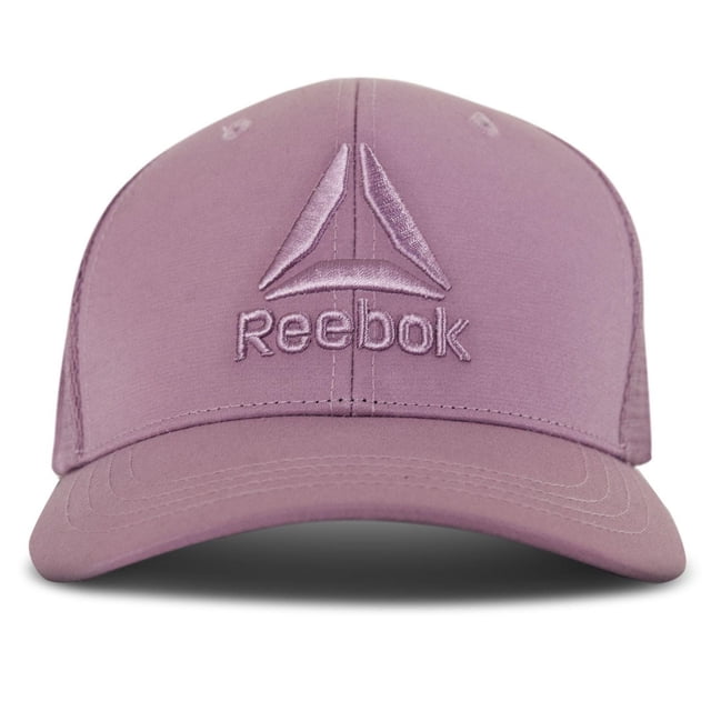 Reebok Casquette Pro en mauve Atténué avec construction à Six Panneaux, Couronne avant de Structure Moyenne et Bord Pré-Courbé. Comprend un Panneau avant en polyester durable, un Dos en Maille Respirante avec Oeillets Brodés, un Bande Anti-Transpiration, une Fermeture à Pression en Plastique Ajustable et un logo Reebok Brodé à l'Avant.