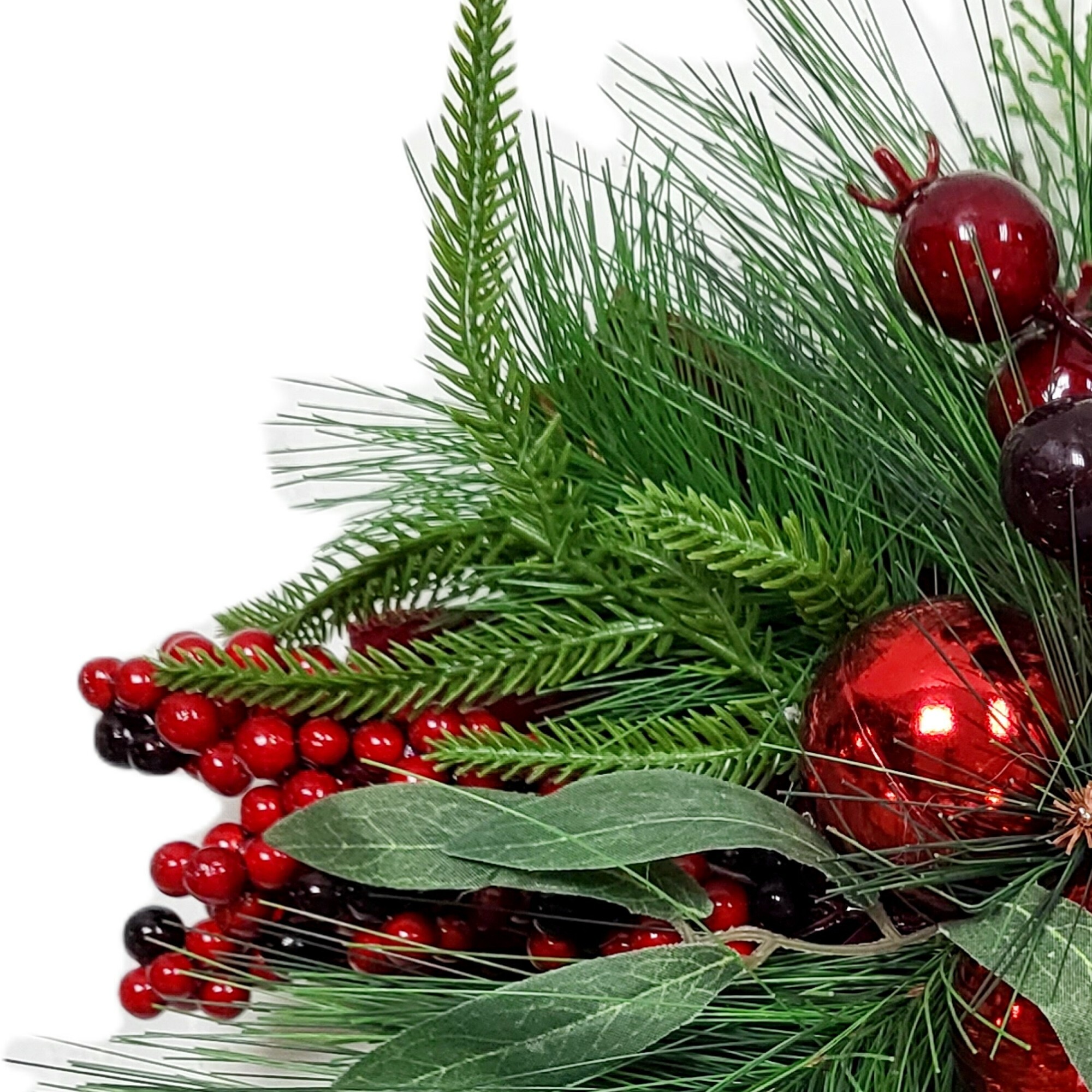 Boucle de Noël florale avec boules rouges et baies, 13 po, par Holiday Time