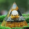 thumbnail image 2 of Pierre de Cristal Naturelle Orgonite Pyramide Guérison Chakra Rassemble Richesse Prospérité, 2 of 6