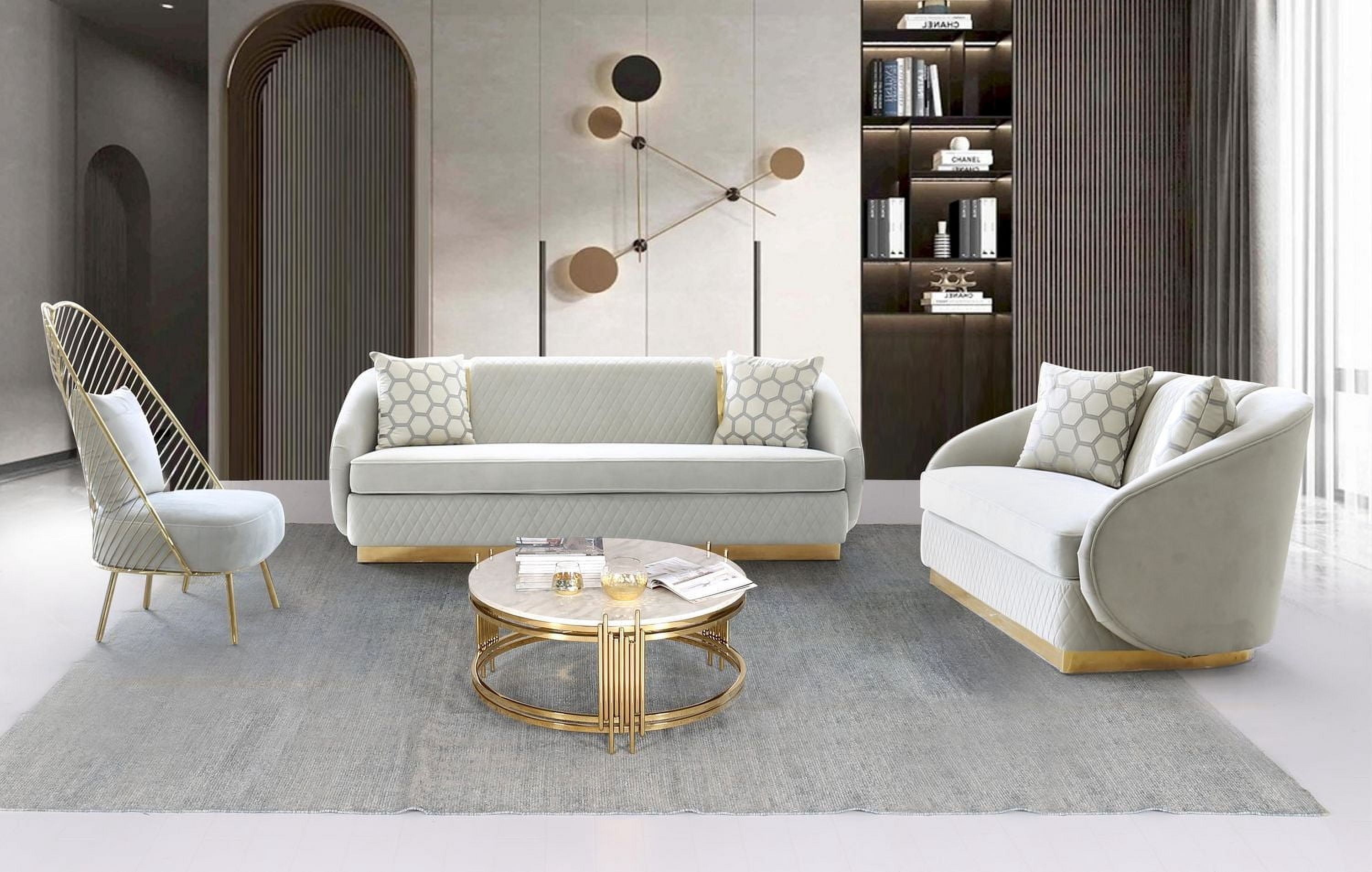 Canapé K-Living Penelope en velours pelucheux gris avec accents dorés et coussins décoratifs