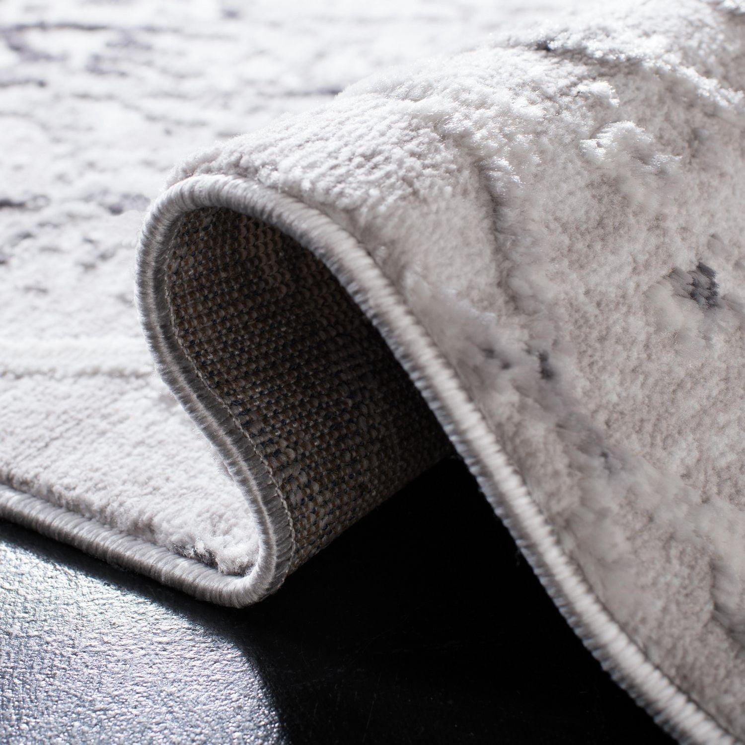 SAFAVIEH Amelia Rosyln Tapis Abstrait