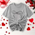 thumbnail image 1 of Jusqu'à 65 % de Réduction d'Été Iumwxz T-Shirts Basiques Plissés Décontractés pour Femmes Hauts d'Été Mignons pour Femmes Blouse à Imprimé Nœud Col Rond Manches Courtes Blouse pour Femmes Confortable pour l'École, 1 of 4