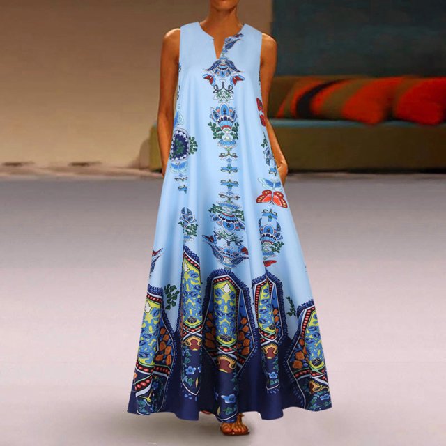 SMihono Robe Bohème d'Été pour Femmes Grande Taille Femmes Vintage Quotidienne Décontractée Sans Manches à Rayures Imprimées à Col en V Robe Maxi d'Été. la Robe Met en Valeur un Fond Bleu Pâle avec des motifs de Style Bohème Vibrants, Y Compris des motifs Floraux et Géométriques. Elle Présente une Coupe Sans Manches, un Col en V et une Longueur Maxi Fluide, Parfaite pour les Sorties Estivales Décontractées. Fabriquée en polyester Doux, Elle Est Légère et Respirante. le Modèle Est Représenté Portant la Robe à l'Intérieur sur un Fond Neutre avec une Déco Subtile.