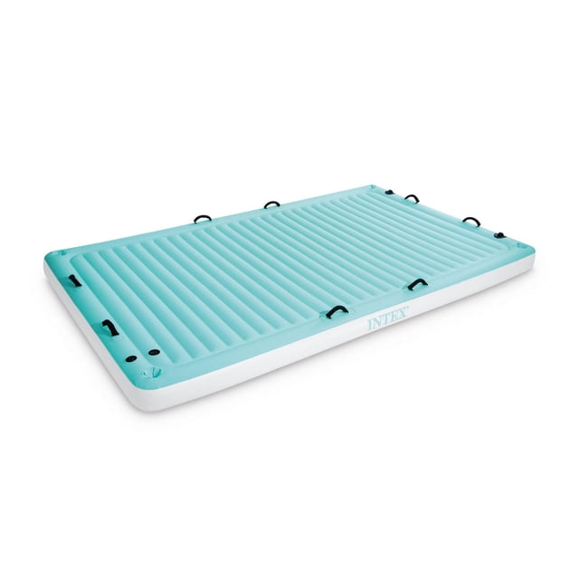 Intex Tapis Flottant pour l'Eau en Bleu Pâle avec Côtés Blancs, Doté d'Un design Rectangulaire Gonflable durable avec des Chambres à air Horizontales, Huit Poignées en Tissu Noir pour une Prise Facile, et le logo Intex sur le Côté, Idéal pour Se Détendre sur les Lacs Ou les Piscines en Été.