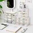 thumbnail image 2 of Organisateur Cosmétique Transparent à Tiroirs avec Six Compartiments - Boîte de Rangement Compacte Anti-Poussière pour Rouges à Lèvres, Bijoux et Accessoires de Maquillage, Étui de Bureau Multi-Grilles Rose Clair pour Coiffeuse, 2 of 3