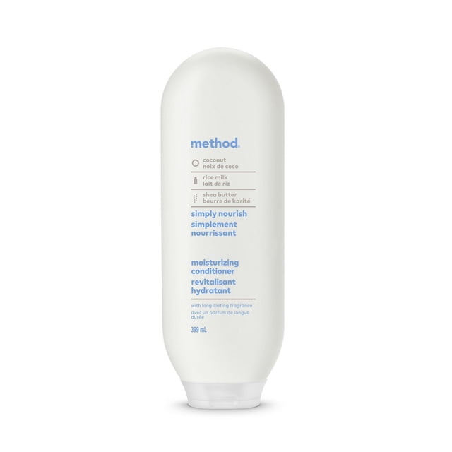 Method Revitalisant Hydratant Simply Nourish 399 ml en Blanc, Bouteille Compressible Arrondie pour Se Tenir Debout, avec Texte Bleu et beige Répertoriant la Noix de Coco, le Lait de Riz et le Beurre de Karité comme Ingrédients Hydratants pour Nourrir les Cheveux avec un Parfum Longue Durée.