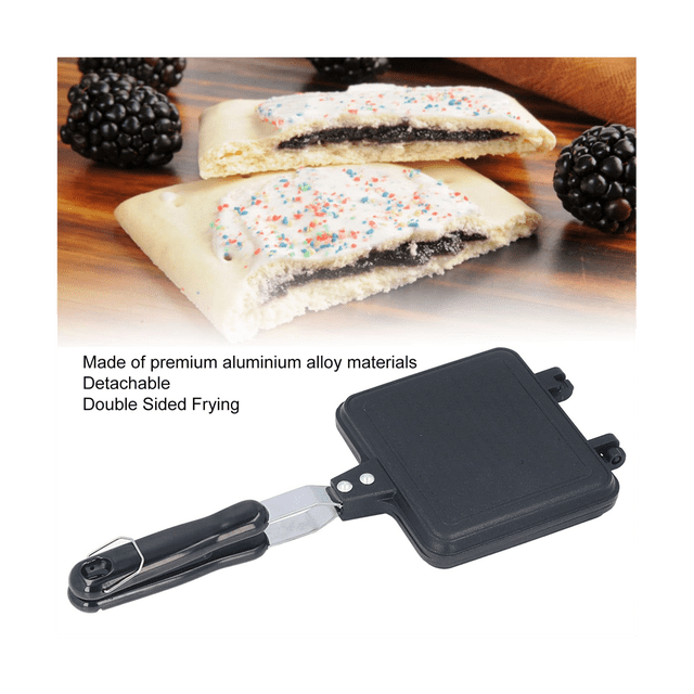 Appareil à Sandwichs Double Face, Presse-Tartes en Fonte avec Poignée Anti-Brûlure, Équipement de Cuisson pour Feu de Camp Camping Tarte. Vue Orientée vers l'Avant d'Un Presse-Sandwich et Tarte en Fonte Double Face avec Poignée Phénolique Ergonomique Anti-Brûlure, Charnière visible et Cavités de Cuisson Antiadhésives; Empreinte de 34,5 x 15 cm, Représentée sur un Fond Neutre pour la Cuisson au Feu de Camp et l'Utilisation de Batterie de Cuisine de Camping; Utilisé Souvent pour les Sandwichs-Déjeun