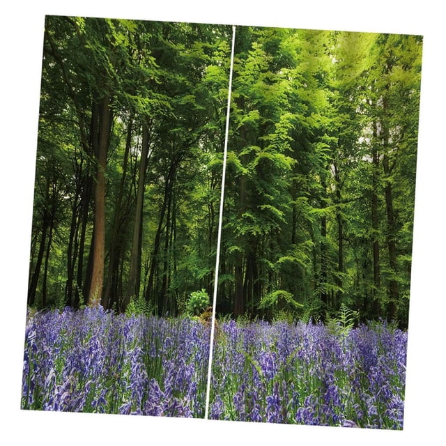 Rideau Extérieur 3D Imperméable pour Patio, Présentant une Impression Numérique d'Une Forêt Verte Luxuriante avec des Fleurs Violettes au Premier Plan. Fait de satin de polyester Soyeux, Ces Rideaux Isolants Thermiques Assombrissants Sont anti-UV, Résistants à l'Eau et Anti-Moisissure. Chaque Ensemble Comprend Deux Panneaux Mesurant 150x166 cm (59x65 Pouces) au total, avec Crochets et Anneaux Silencieux pour une installation Facile sur la Plupart des Rails de Rideaux. Convient comme Rideaux de Fenêtre, Draperies de Bain, Rideaux de Porte Ou Toiles de Fond de Fête
