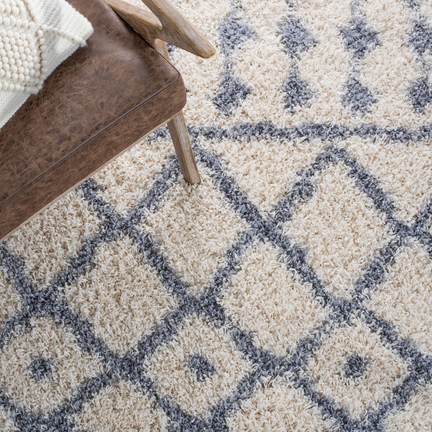Safavieh Venus Susan Abstract Geometric Shag Area Rug