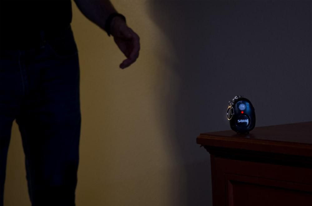 Sabre Alarme de sécurité personnelle et détecteur de mouvement noir