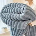 thumbnail image 4 of Dvkptbk Couverture Rafraîchissante Douce et Épaisse à Double Couche, Couverture Raschel, un Incontournable pour Se Réchauffer en Hiver, Convient aux Lits, aux Sofas et à d'Autres Scènes, Offrant un Confort Ultime, 4 of 6
