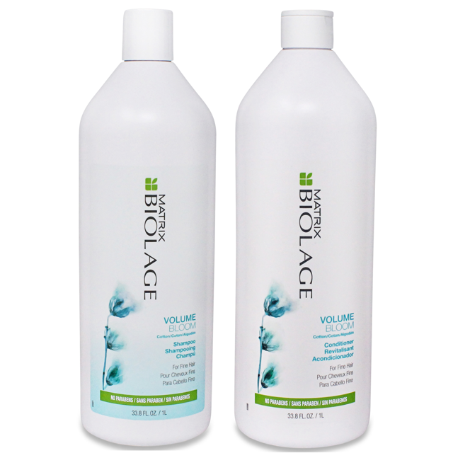 (Valeur de 58 $) Matrix Biolage VolumeBloom Ensemble de Shampooing et Revitalisant Duo Litre, 33,8 Oz. Cet Ensemble Comprend un Shampooing et un Revitalisant, Chacun Formulé pour les Cheveux Fins afin d'Améliorer le volume et le Corps. les Bouteilles Blanches Mettent en Vedette le logo Matrix Biolage, la Marque VolumeBloom et des Graphiques Floraux Bleus. les Deux Bouteilles Sont Sans Parabènes et Contennent 33,8 Oz (1 Litre) de Produit.