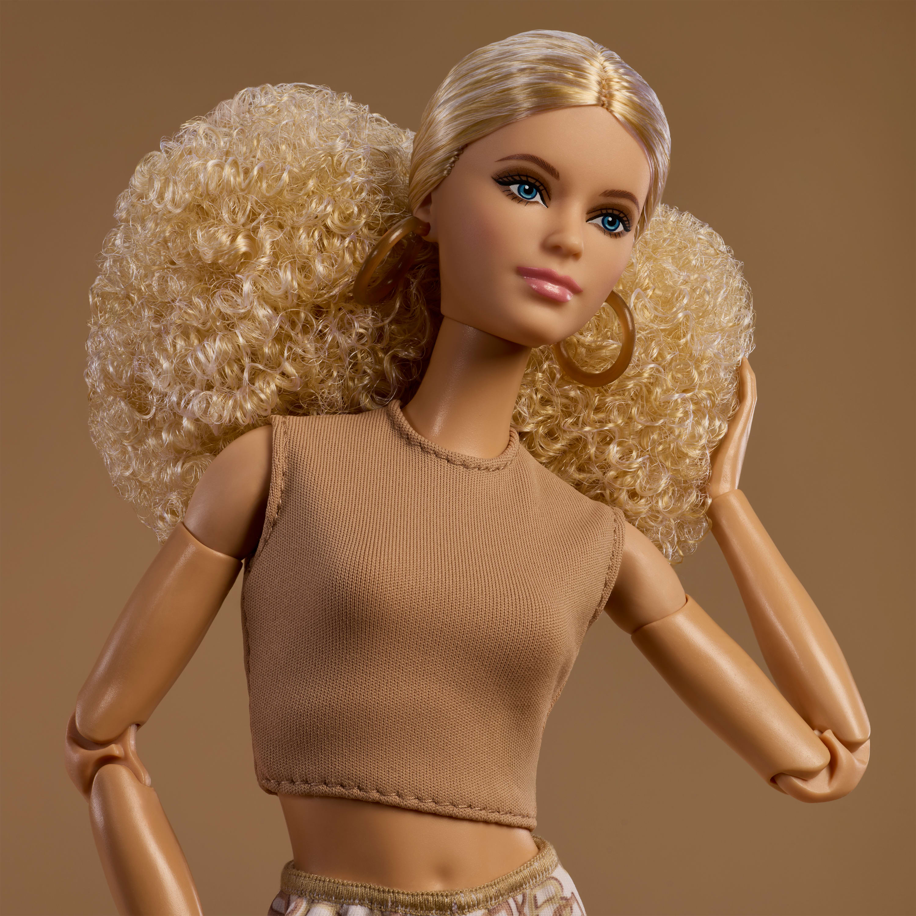 Barbie Poupée Barbie Basics Modèle 07 cheveux blonds et pantalon blanc