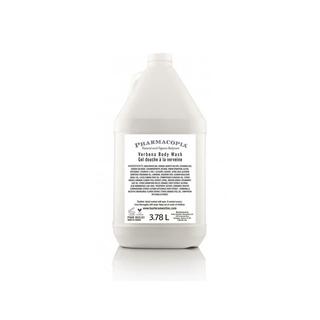 Gel Douche Verbena PHARMACOPIA Gallon/ 3,78 L 1/ Paquet. un Grand Contenant Blanc d'Un gallon avec une Étiquette Affichant « PHARMACOPIA Natural and Organic Bodycare Verbena Body Wash » en Anglais et en Français. le Produit Est Conçu pour des Hôtels de Luxe et Présente une Formule Sans Parabènes, Sans Toxines avec des infusions d'Origine Végétale et des Ingrédients Certifiés Biologiques. Fabriqué au Canada, Il Offre une solution de Nettoyage Durable et Douce.
