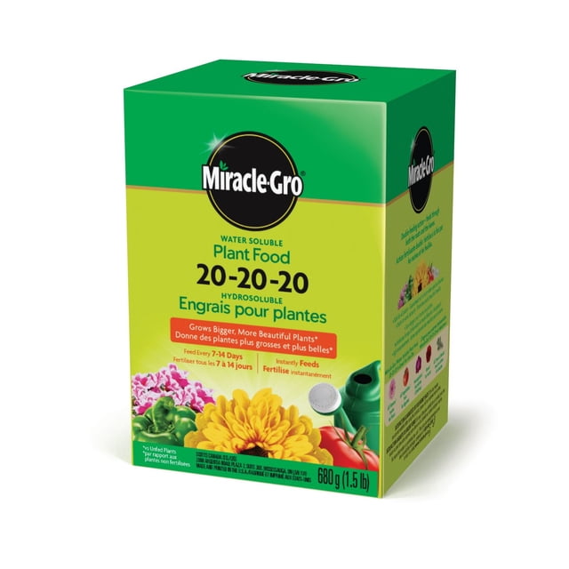 Miracle-Gro® Water Soluble Plant Food 20-20-20 680 g box with green and yellow packaging, featuring a yellow flower, tomato, and green pepper, designed for fast growth of indoor and outdoor plants, easy to mix with water, ideal for garden care and fertilizing.